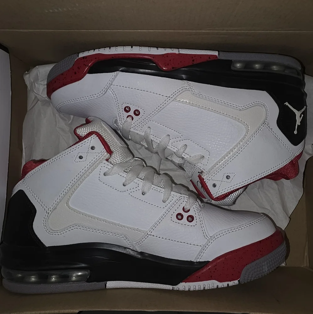 Jordan Flight Origin 3 White/White-Black Fire Red GS Size 5.5Y - Picture 5 of 10